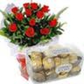 16 Pcs Ferrero Rocher With 12 Red Roses